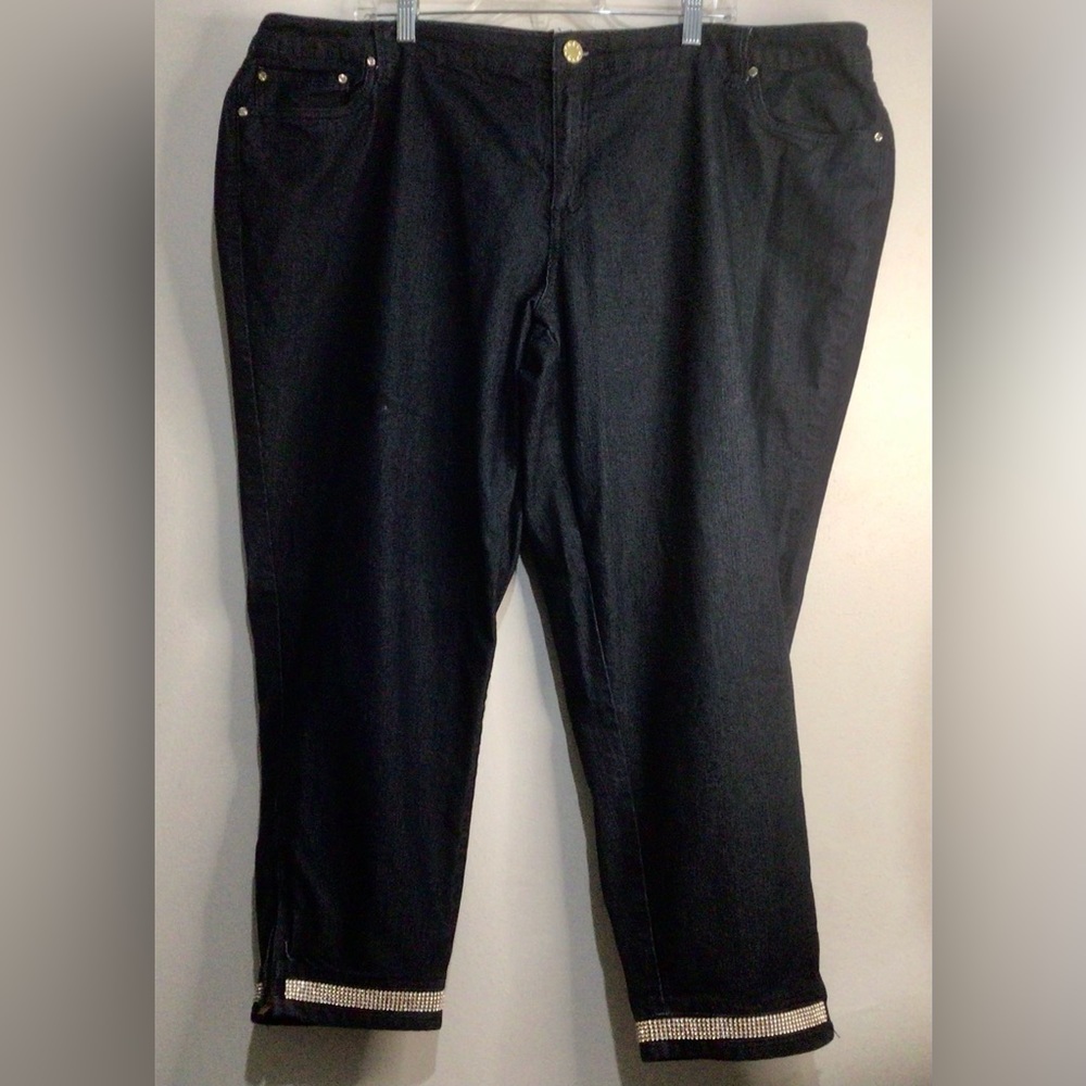 Baccini Capri Jeans With Embellishment On The Hems, zippered legs. Size 24W